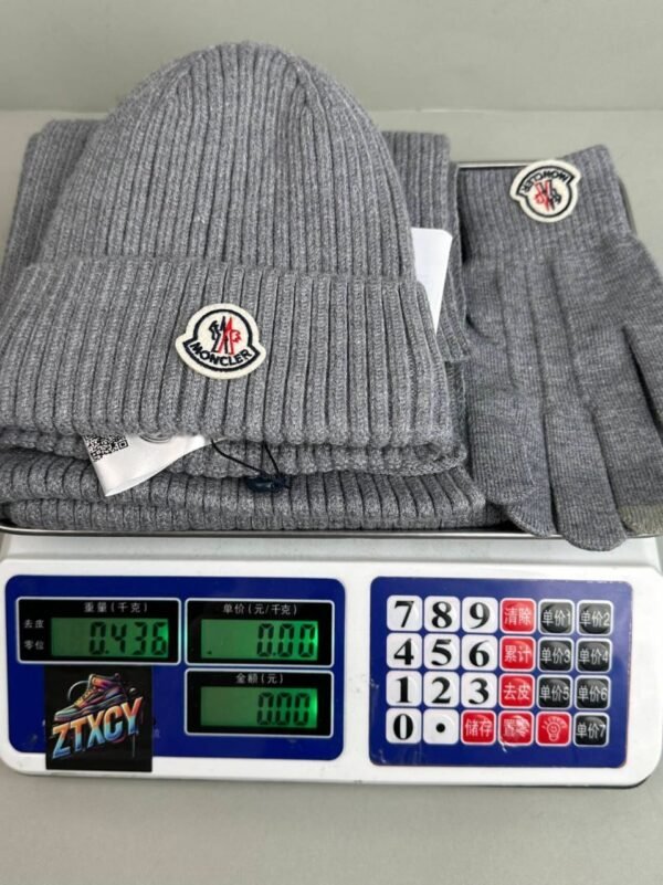 moncler hat