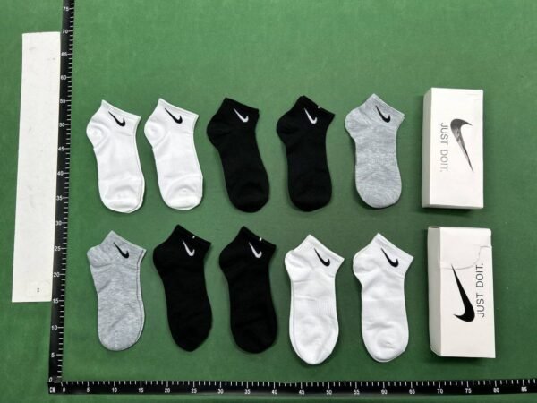 Nike Everyday Cushioned Low-Cut Socks [37 styles]