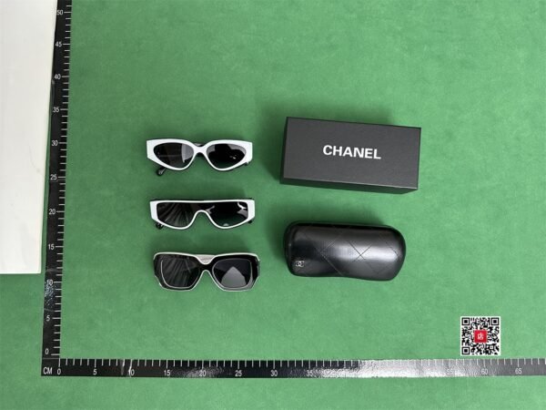 Chanel CC Logo Sunglasses [19 styles]