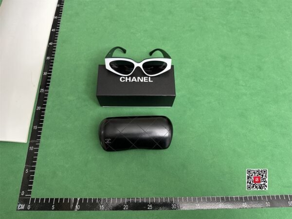 Chanel CC Logo Sunglasses [19 styles]