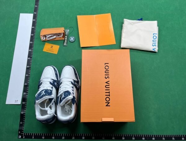 Louis Vuitton B22 Sneakers [33 styles]