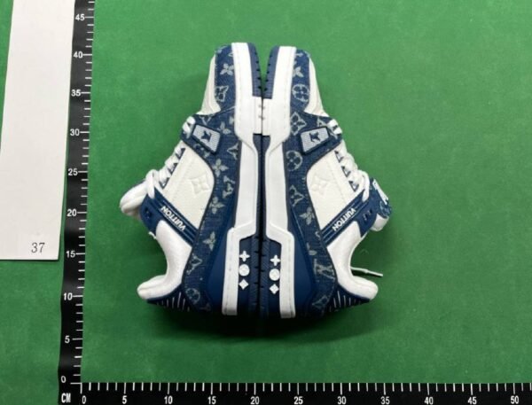 Louis Vuitton B22 Sneakers [33 styles]