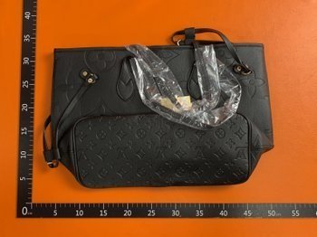 Louis Vuitton Neverfull Tote Bag with Pouch [1 style]