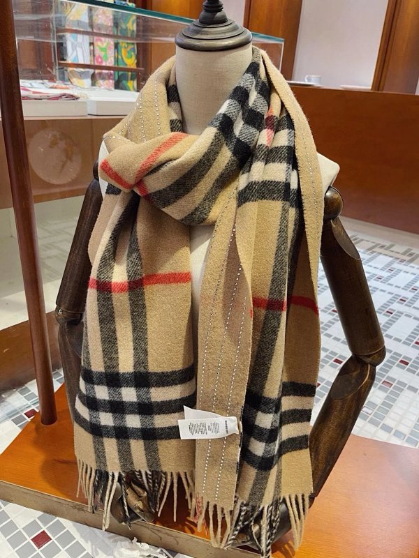 Chanel CC Logo Scarf [33 styles]